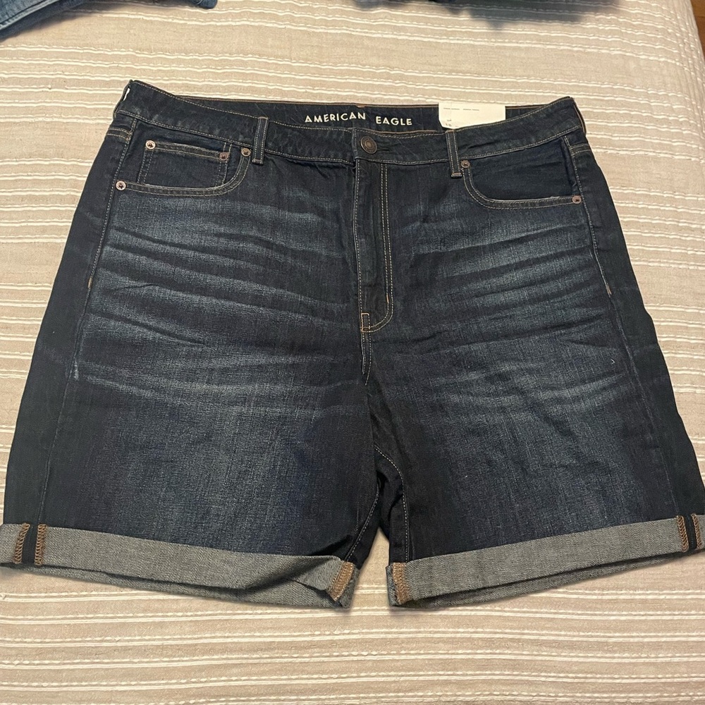 American Eagle Tomgirl Bremuda shorts